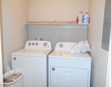 4655 Moonbow Avenue - Photo Thumbnail 17