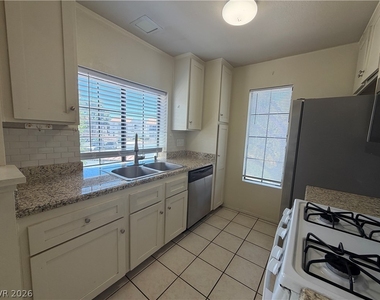 4848 Nara Vista Way - Photo Thumbnail 6