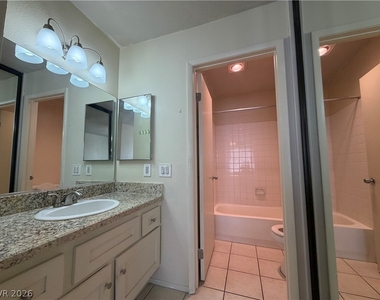 4848 Nara Vista Way - Photo Thumbnail 10