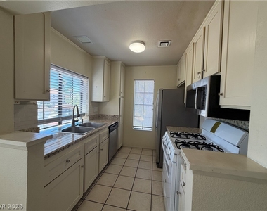 4848 Nara Vista Way - Photo Thumbnail 4