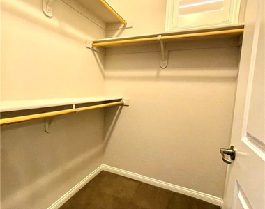 9702 Canyon Landing Avenue - Photo Thumbnail 37