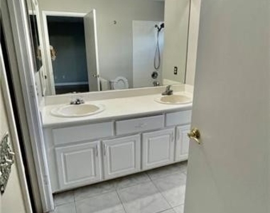 9756 Silver Pebble Street - Photo Thumbnail 16