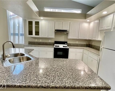 9756 Silver Pebble Street - Photo Thumbnail 7
