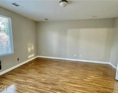 9756 Silver Pebble Street - Photo Thumbnail 22