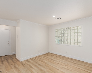 861 Vegas Valley Drive - Photo Thumbnail 8