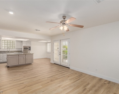 861 Vegas Valley Drive - Photo Thumbnail 12