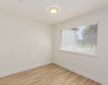 861 Vegas Valley Drive - Photo Thumbnail 23