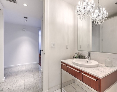 4471 Dean Martin Drive - Photo Thumbnail 7
