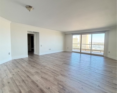 2777 Paradise Road - Photo Thumbnail 4