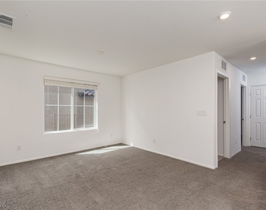 8045 Skye Foxx Street - Photo Thumbnail 15