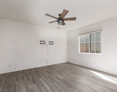 8045 Skye Foxx Street - Photo Thumbnail 12