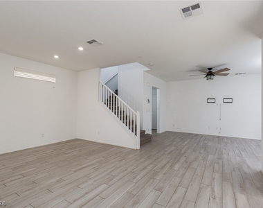 8045 Skye Foxx Street - Photo Thumbnail 11