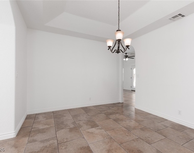 7845 Meadow Creek Street - Photo Thumbnail 8