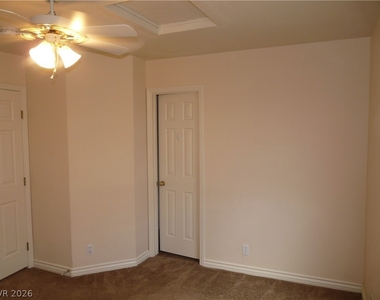 7845 Meadow Creek Street - Photo Thumbnail 14
