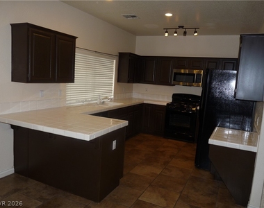 7845 Meadow Creek Street - Photo Thumbnail 3