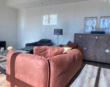 4575 Dean Martin Drive - Photo Thumbnail 14