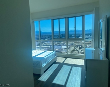 4575 Dean Martin Drive - Photo Thumbnail 16
