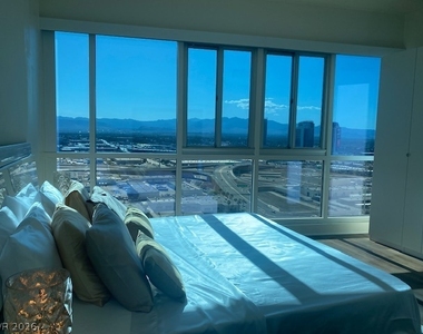 4575 Dean Martin Drive - Photo Thumbnail 21