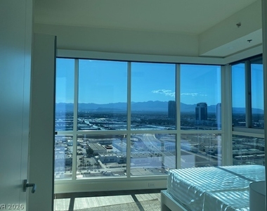 4575 Dean Martin Drive - Photo Thumbnail 15