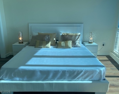 4575 Dean Martin Drive - Photo Thumbnail 18