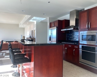 4575 Dean Martin Drive - Photo Thumbnail 7