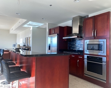4575 Dean Martin Drive - Photo Thumbnail 6