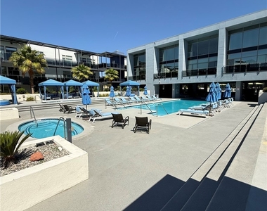 8925 W Flamingo Road - Photo Thumbnail 6