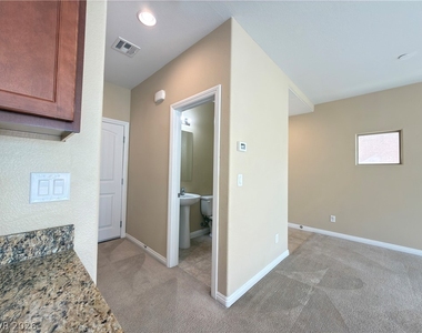 12 Jasmine Point Street - Photo Thumbnail 11