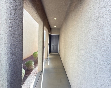 12 Jasmine Point Street - Photo Thumbnail 3