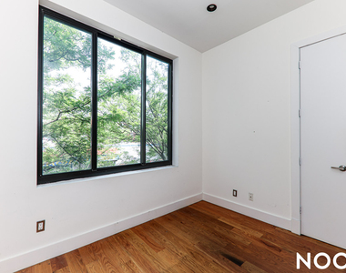 277 Menahan St  - Photo Thumbnail 6