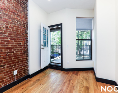 758 Putnam Ave - Photo Thumbnail 9
