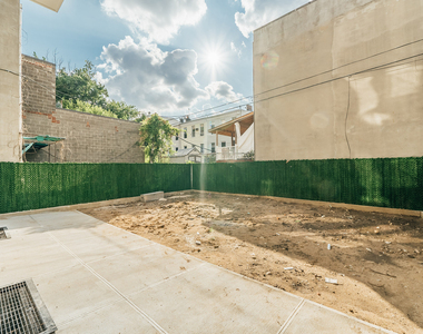 1183 Gates Ave - Photo Thumbnail 11