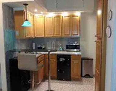 31 East 30th Street - Photo Thumbnail 2