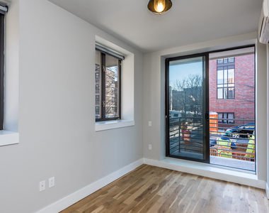 185 Leonard St  - Photo Thumbnail 16