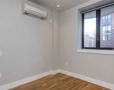 185 Leonard St  - Photo Thumbnail 8