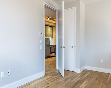185 Leonard St  - Photo Thumbnail 10