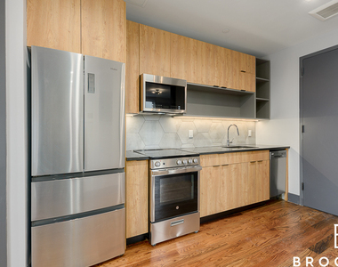 1461 Gates Ave - Photo Thumbnail 6
