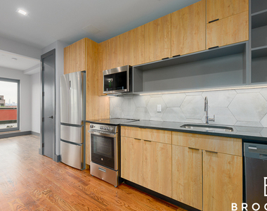 1461 Gates Ave - Photo Thumbnail 3
