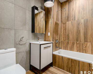 1461 Gates Ave - Photo Thumbnail 11