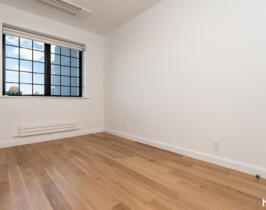 166 Eckford St - Photo Thumbnail 3
