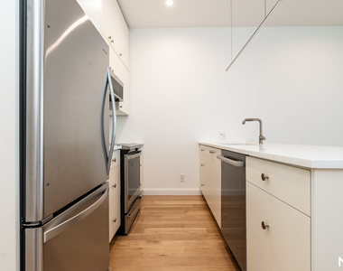 166 Eckford St - Photo Thumbnail 13