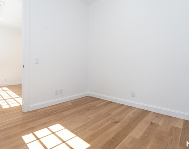 166 Eckford St - Photo Thumbnail 17