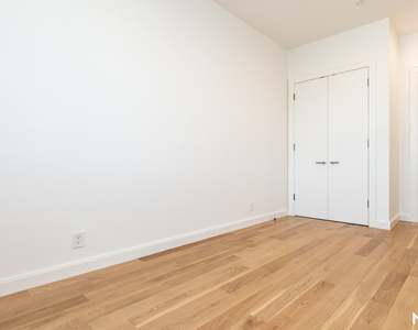 166 Eckford St - Photo Thumbnail 1