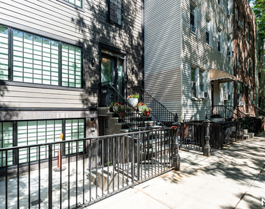 166 Eckford St - Photo Thumbnail 2