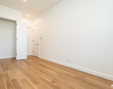 166 Eckford St - Photo Thumbnail 9