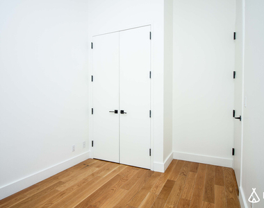 783 Knickerbocker Ave - Photo Thumbnail 12