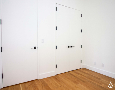 783 Knickerbocker Ave - Photo Thumbnail 16