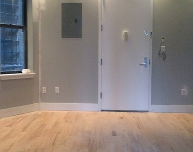 615 Gates Ave - Photo Thumbnail 2