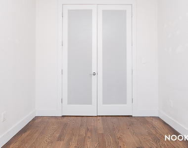 112 Manhattan Ave - Photo Thumbnail 2