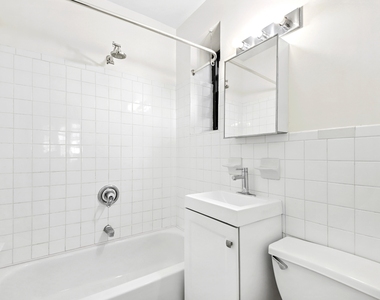 210 East 38th Street - Photo Thumbnail 4